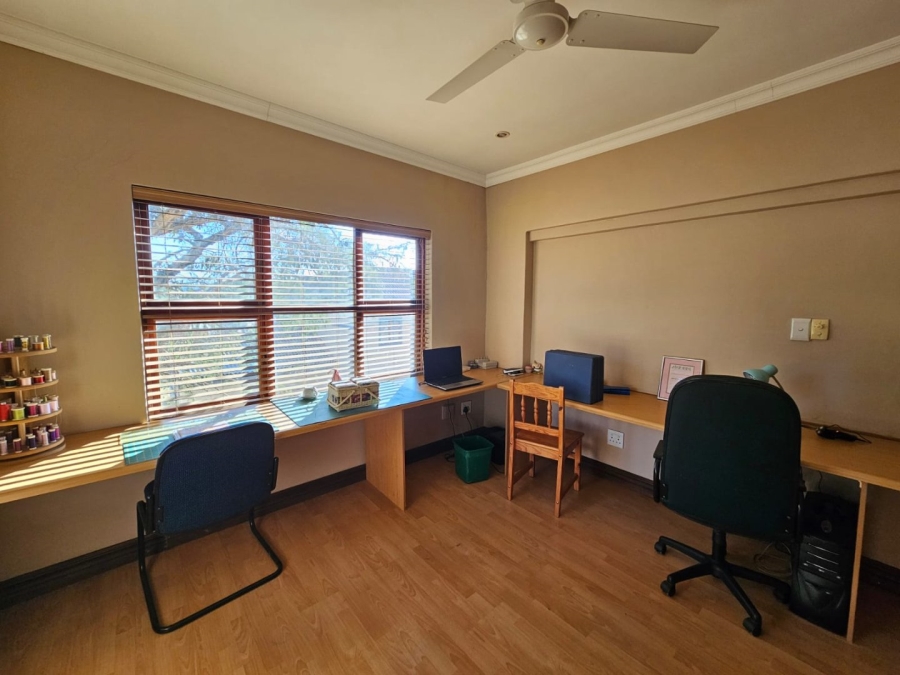 5 Bedroom Property for Sale in Moreleta Park Gauteng