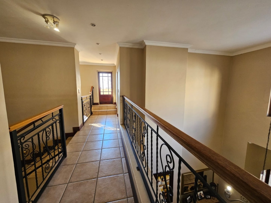 5 Bedroom Property for Sale in Moreleta Park Gauteng