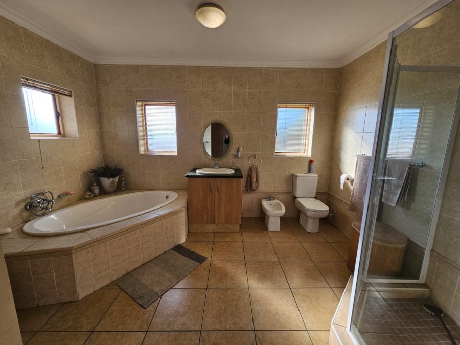 5 Bedroom Property for Sale in Moreleta Park Gauteng