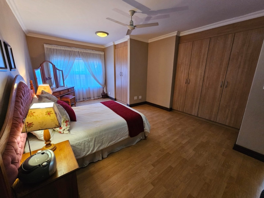 5 Bedroom Property for Sale in Moreleta Park Gauteng