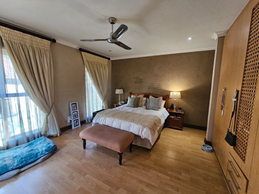 5 Bedroom Property for Sale in Moreleta Park Gauteng