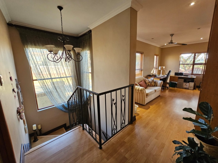 5 Bedroom Property for Sale in Moreleta Park Gauteng