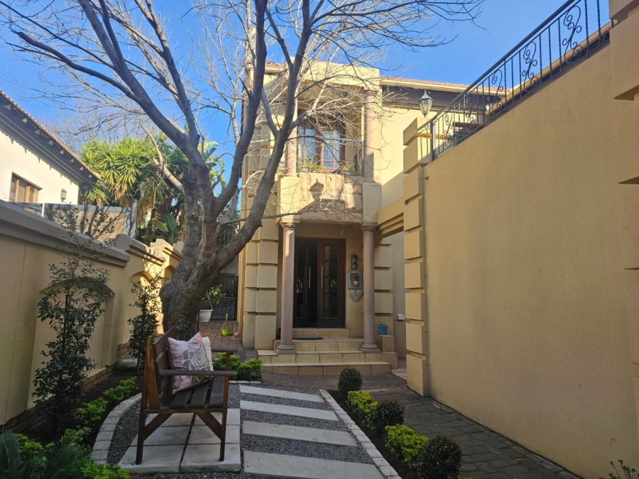 5 Bedroom Property for Sale in Moreleta Park Gauteng