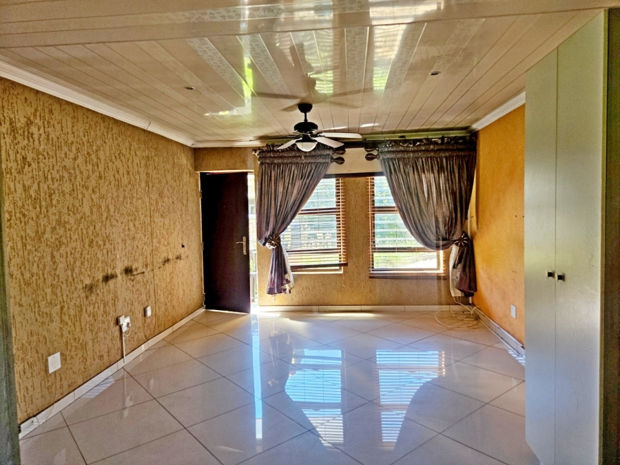 3 Bedroom Property for Sale in Rhodesfield Gauteng