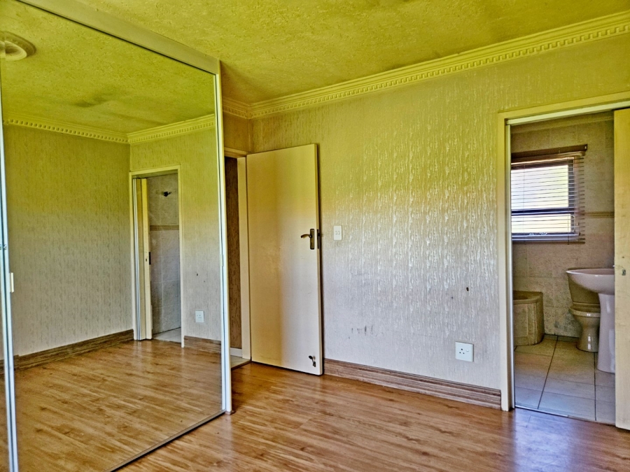 3 Bedroom Property for Sale in Rhodesfield Gauteng