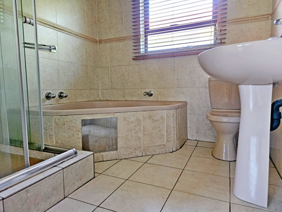 3 Bedroom Property for Sale in Rhodesfield Gauteng