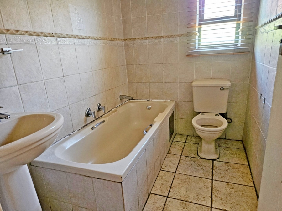 3 Bedroom Property for Sale in Rhodesfield Gauteng