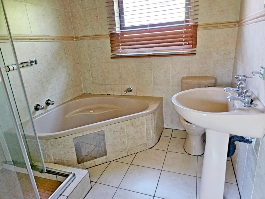3 Bedroom Property for Sale in Rhodesfield Gauteng