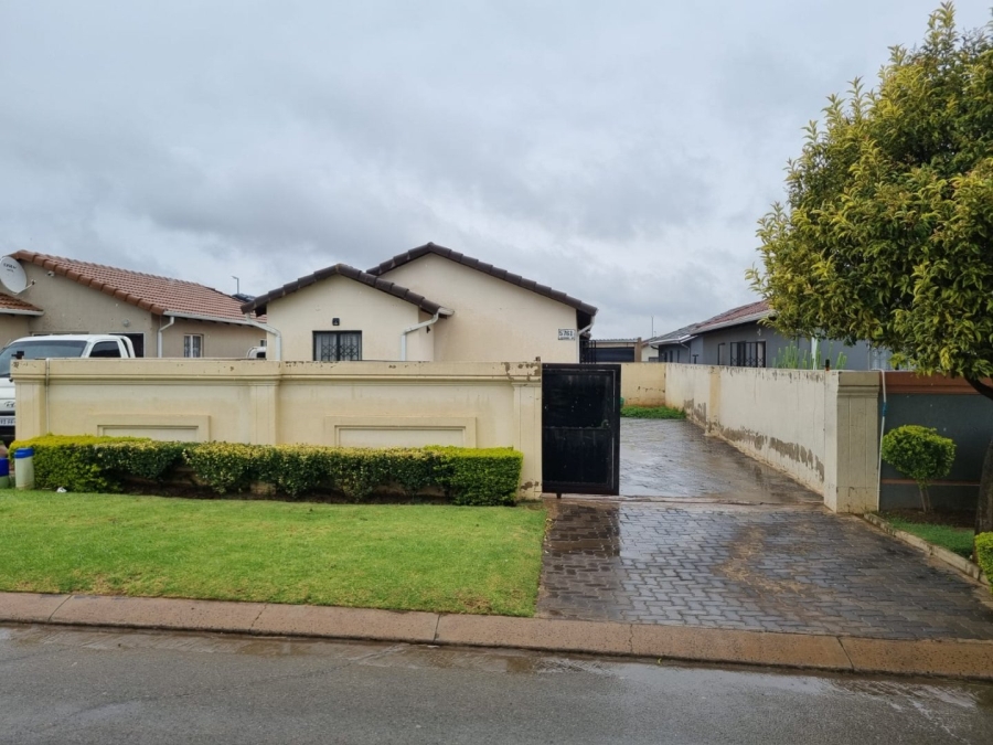 3 Bedroom Property for Sale in Windmill Park Gauteng