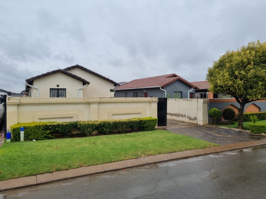 3 Bedroom Property for Sale in Windmill Park Gauteng