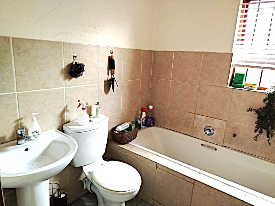2 Bedroom Property for Sale in Amorosa Gauteng
