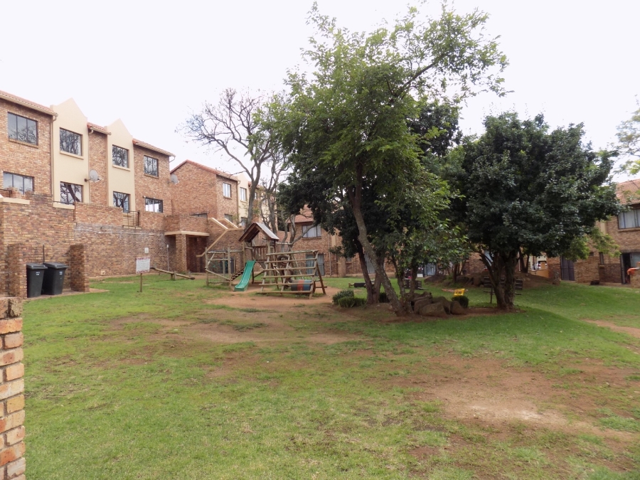 2 Bedroom Property for Sale in Halfway Gardens Gauteng
