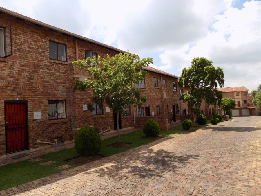 2 Bedroom Property for Sale in Halfway Gardens Gauteng