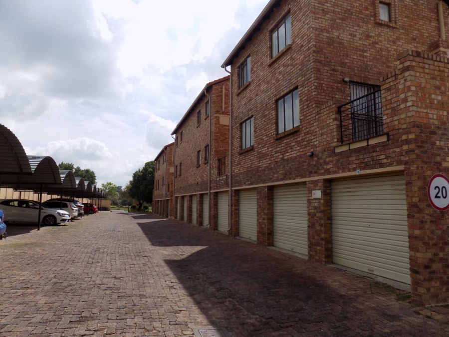 2 Bedroom Property for Sale in Halfway Gardens Gauteng