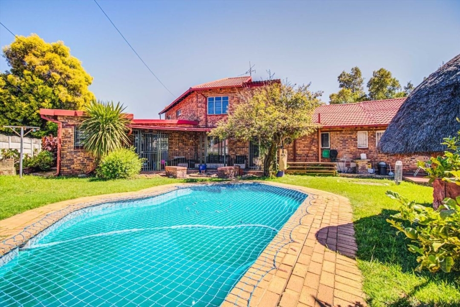 4 Bedroom Property for Sale in Bonaero Park Gauteng