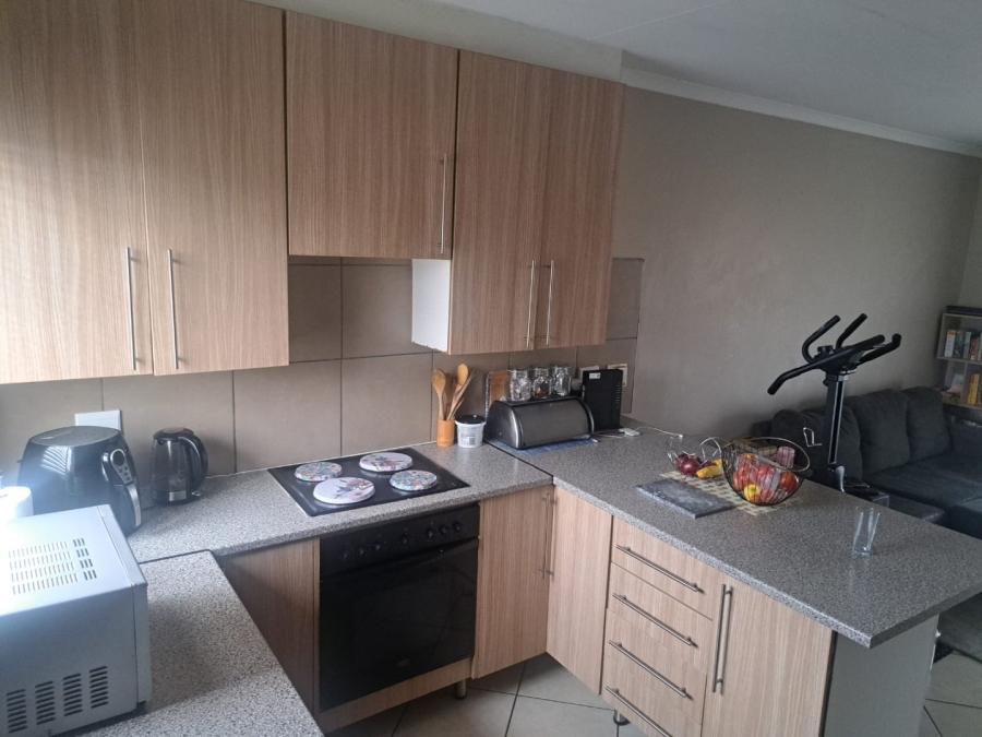 2 Bedroom Property for Sale in Monavoni Gauteng