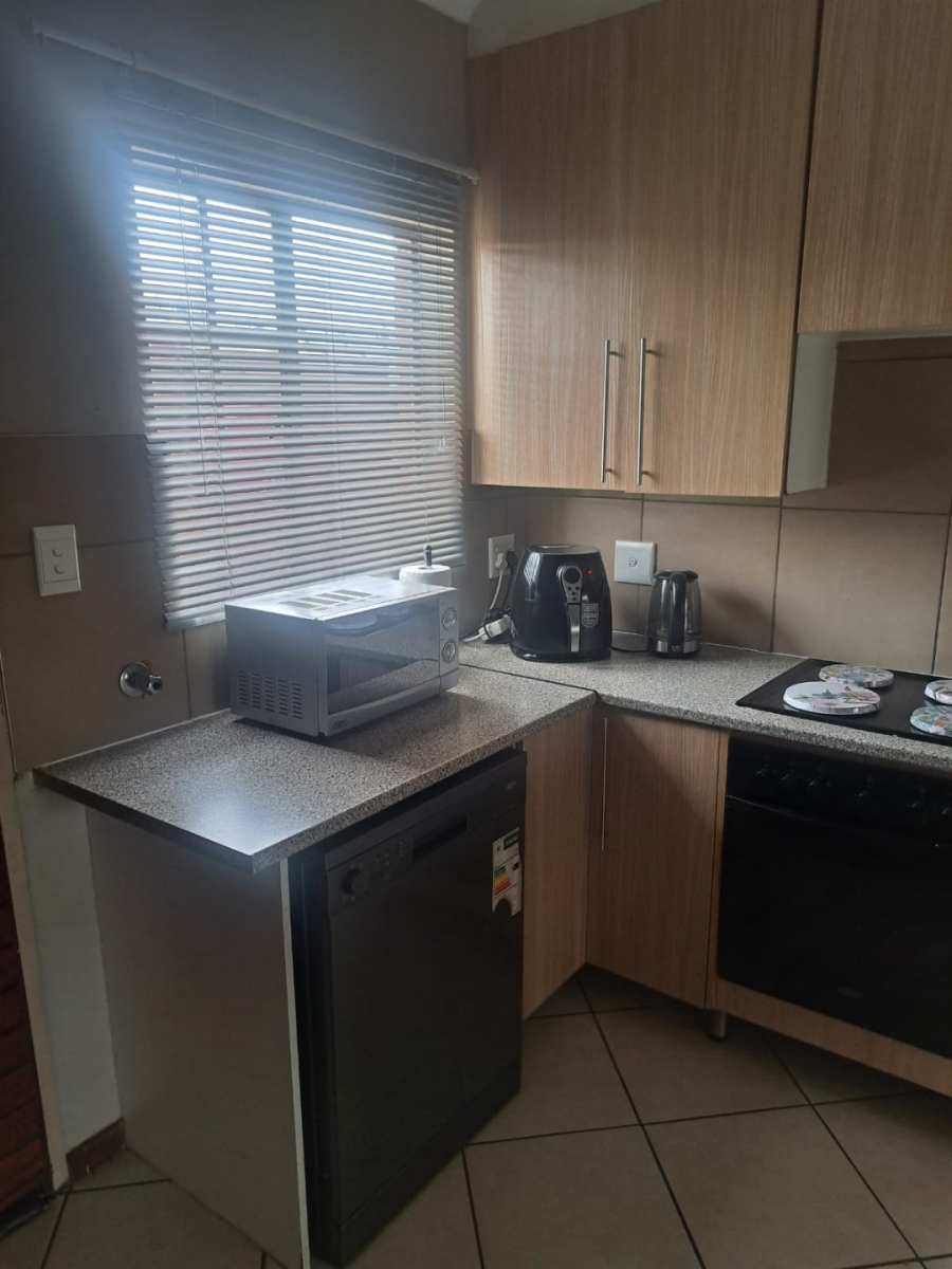 2 Bedroom Property for Sale in Monavoni Gauteng