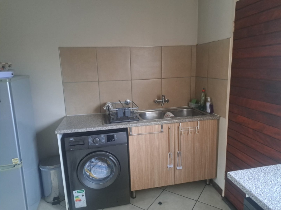2 Bedroom Property for Sale in Monavoni Gauteng