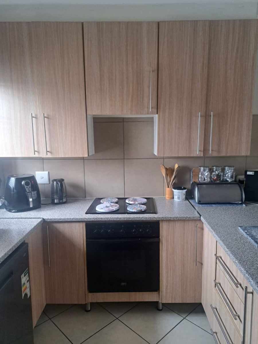 2 Bedroom Property for Sale in Monavoni Gauteng