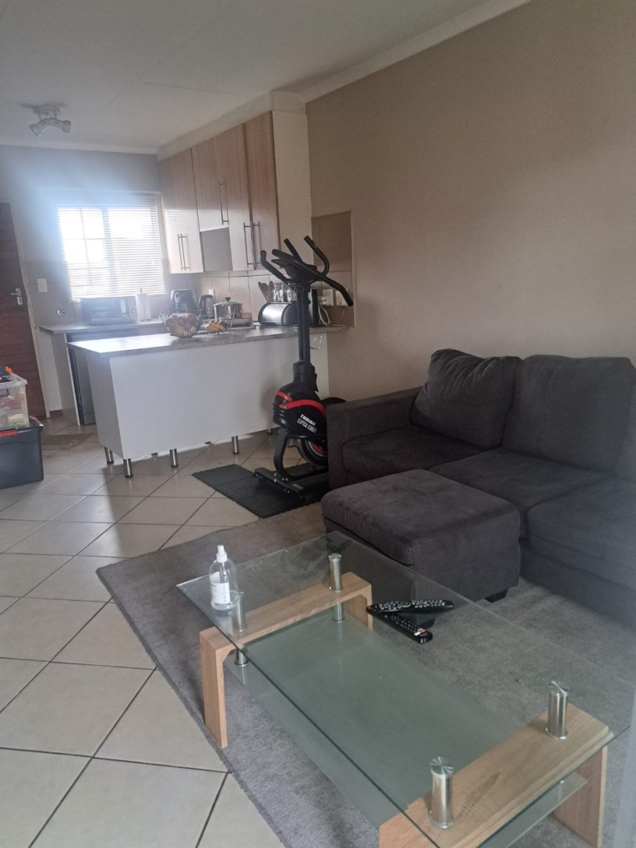 2 Bedroom Property for Sale in Monavoni Gauteng
