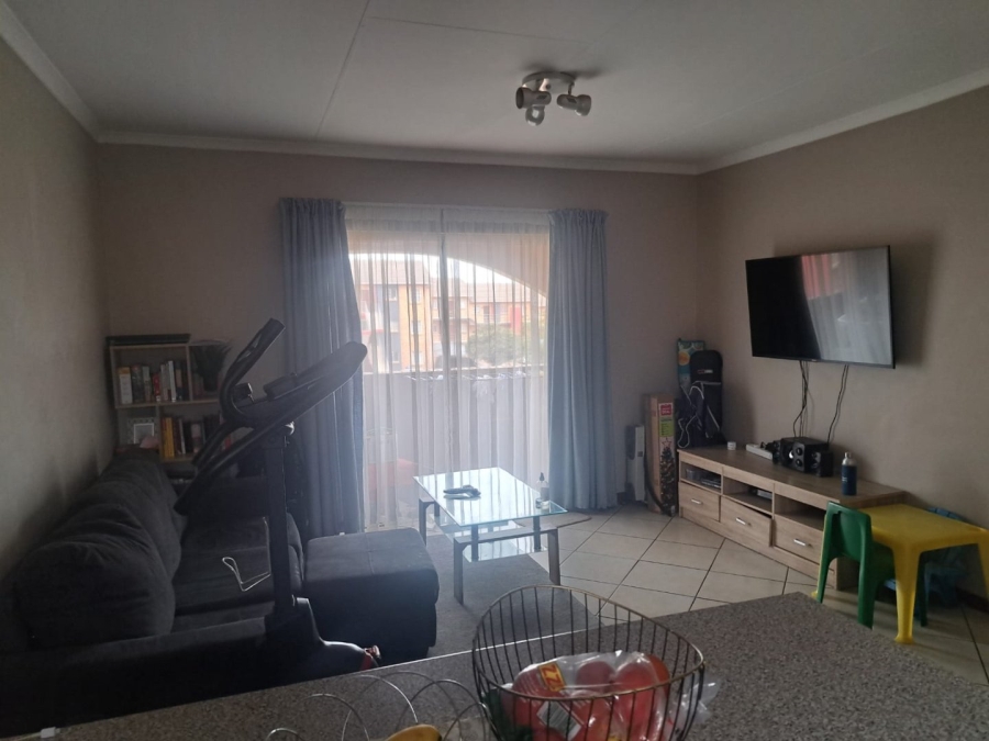 2 Bedroom Property for Sale in Monavoni Gauteng