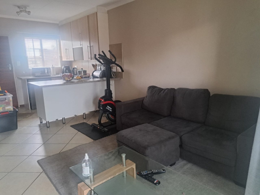 2 Bedroom Property for Sale in Monavoni Gauteng