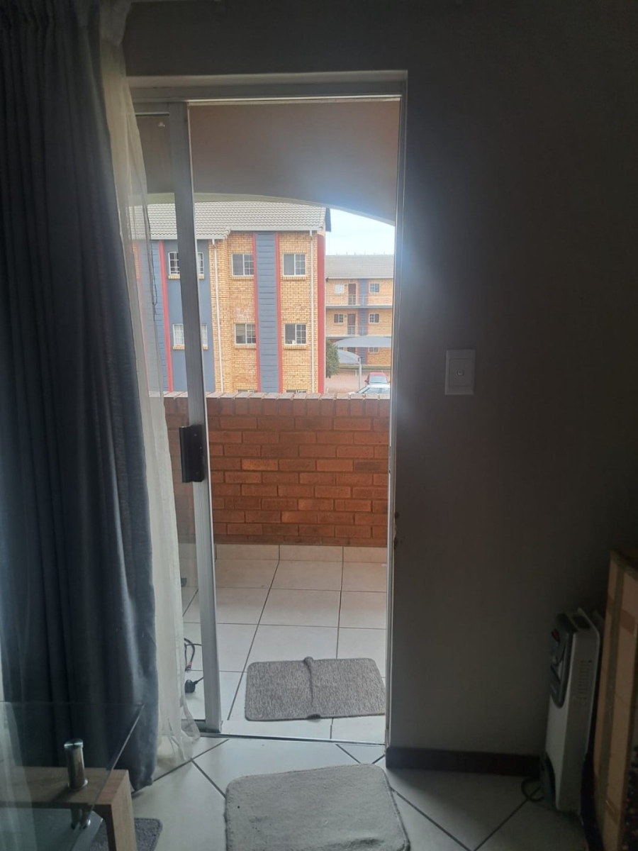 2 Bedroom Property for Sale in Monavoni Gauteng