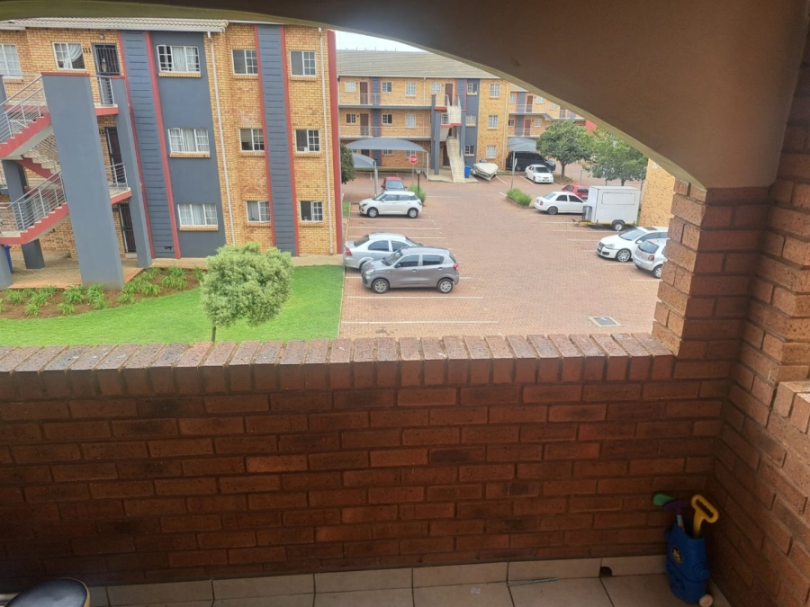 2 Bedroom Property for Sale in Monavoni Gauteng