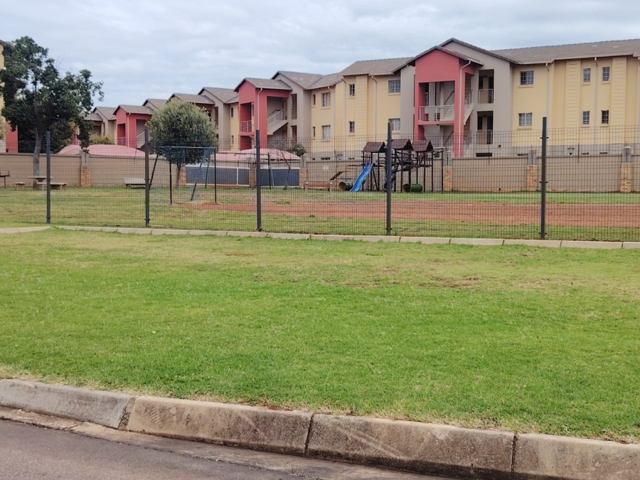 2 Bedroom Property for Sale in Monavoni Gauteng