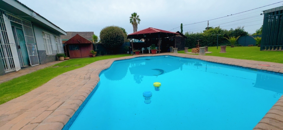 4 Bedroom Property for Sale in Risiville Gauteng