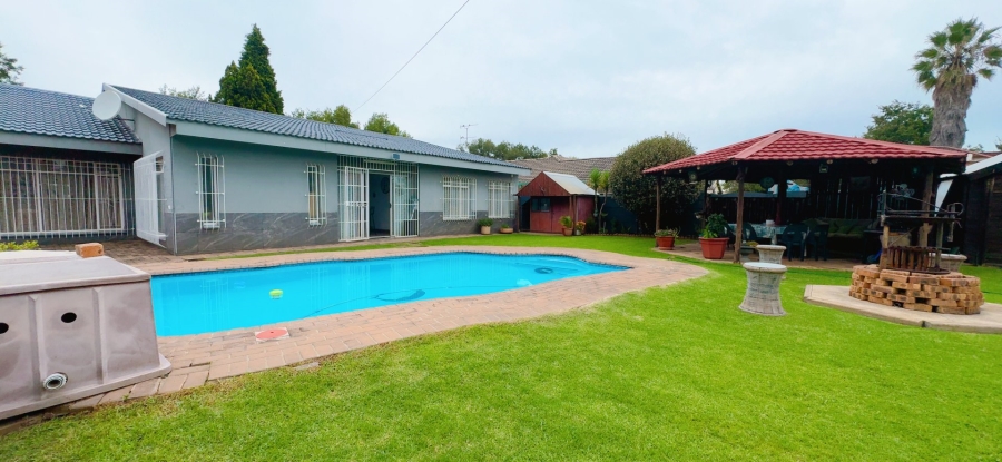 4 Bedroom Property for Sale in Risiville Gauteng