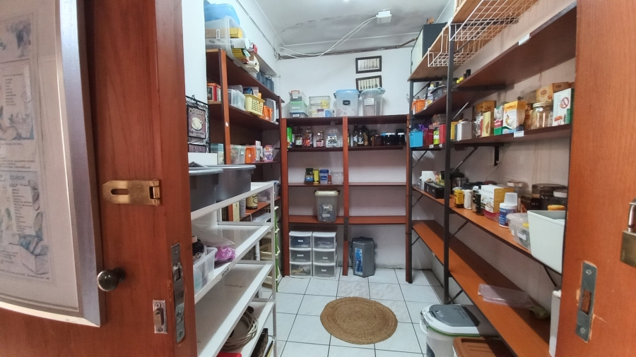 5 Bedroom Property for Sale in Eldoraigne Gauteng