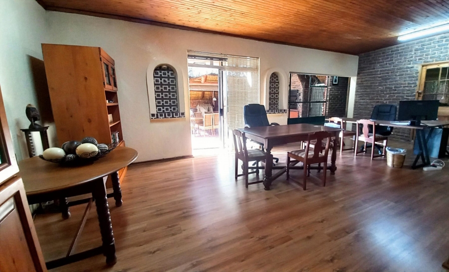 5 Bedroom Property for Sale in Eldoraigne Gauteng