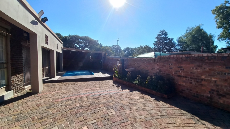 5 Bedroom Property for Sale in Eldoraigne Gauteng