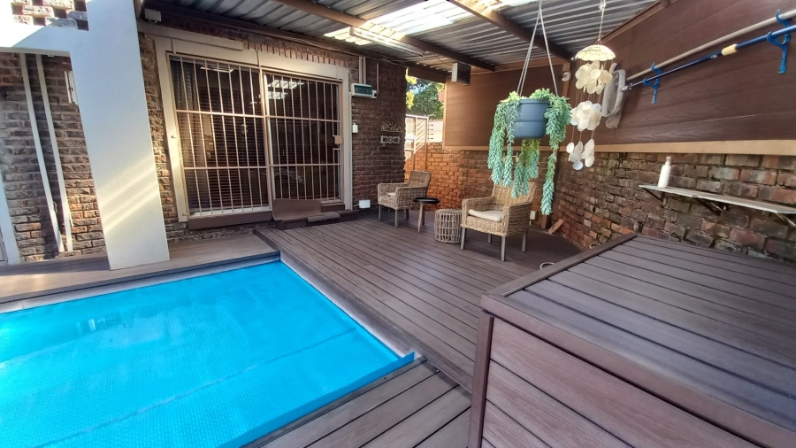 5 Bedroom Property for Sale in Eldoraigne Gauteng