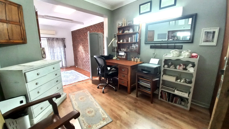 5 Bedroom Property for Sale in Eldoraigne Gauteng