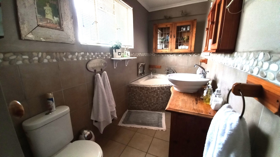 5 Bedroom Property for Sale in Eldoraigne Gauteng
