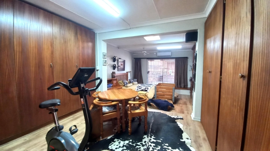 5 Bedroom Property for Sale in Eldoraigne Gauteng