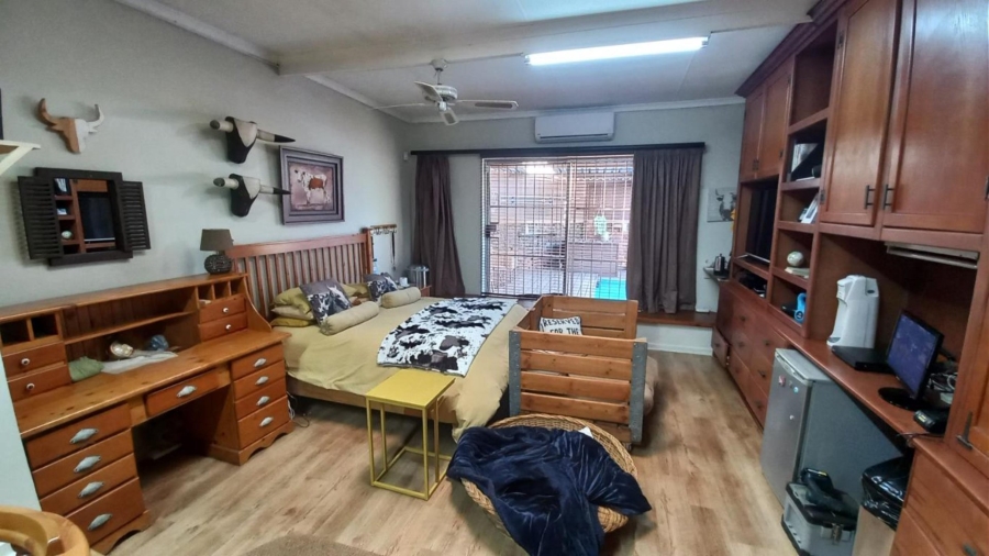 5 Bedroom Property for Sale in Eldoraigne Gauteng