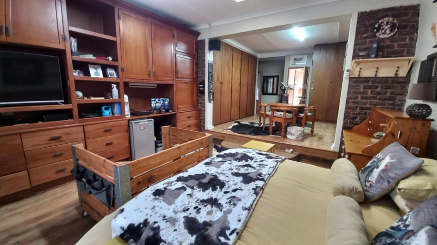 5 Bedroom Property for Sale in Eldoraigne Gauteng