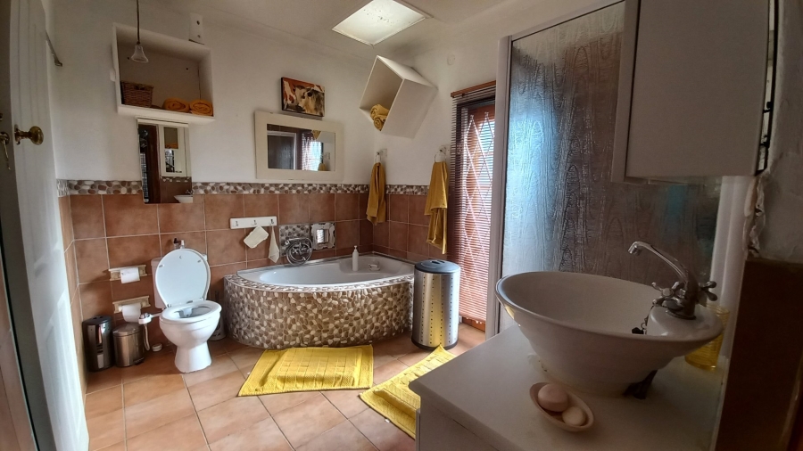 5 Bedroom Property for Sale in Eldoraigne Gauteng