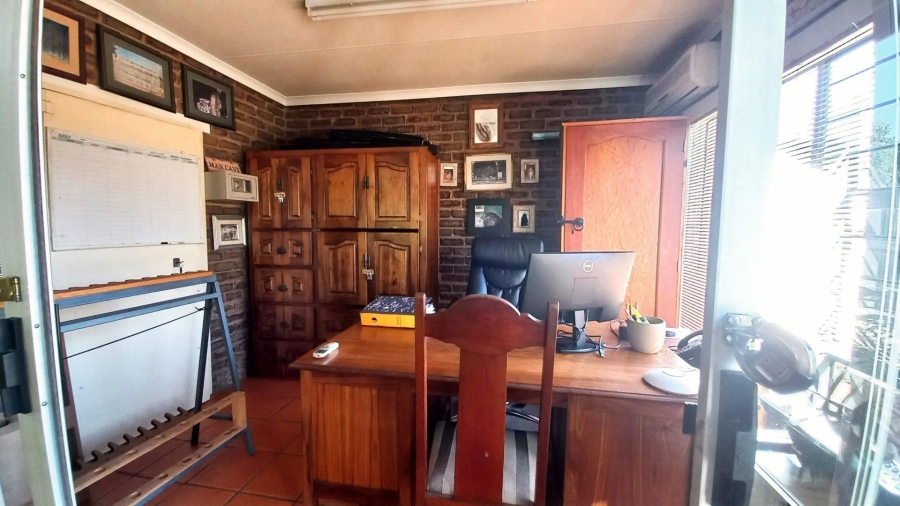 5 Bedroom Property for Sale in Eldoraigne Gauteng