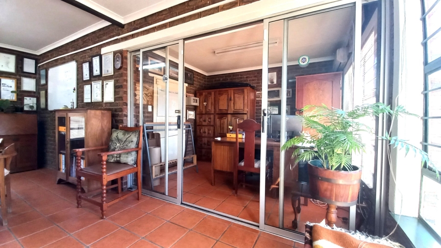 5 Bedroom Property for Sale in Eldoraigne Gauteng