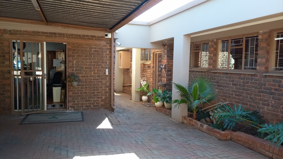 5 Bedroom Property for Sale in Eldoraigne Gauteng