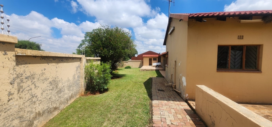 4 Bedroom Property for Sale in Lenasia South Gauteng