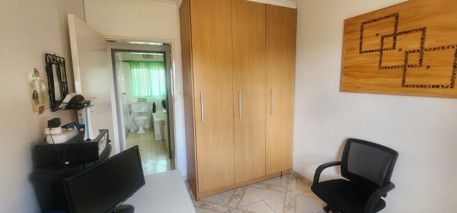 4 Bedroom Property for Sale in Lenasia South Gauteng