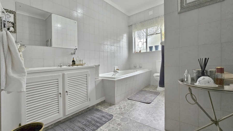 4 Bedroom Property for Sale in Three Rivers East Gauteng