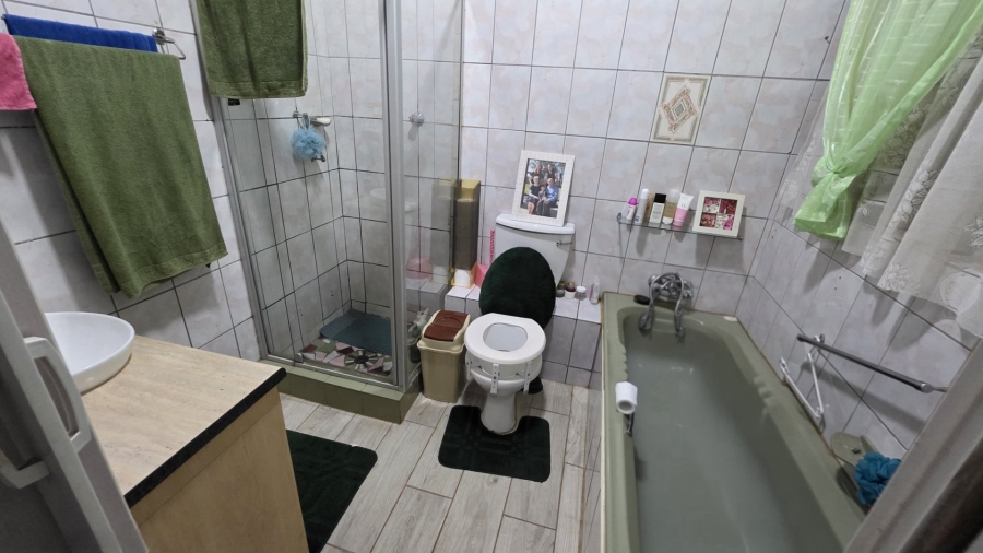 3 Bedroom Property for Sale in Magalieskruin Gauteng