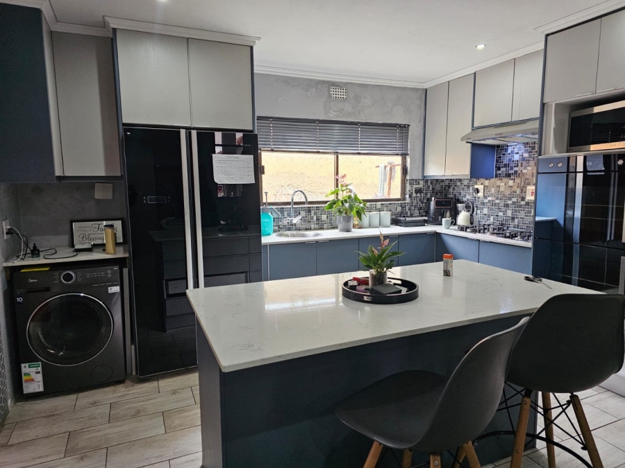 4 Bedroom Property for Sale in Ormonde Gauteng