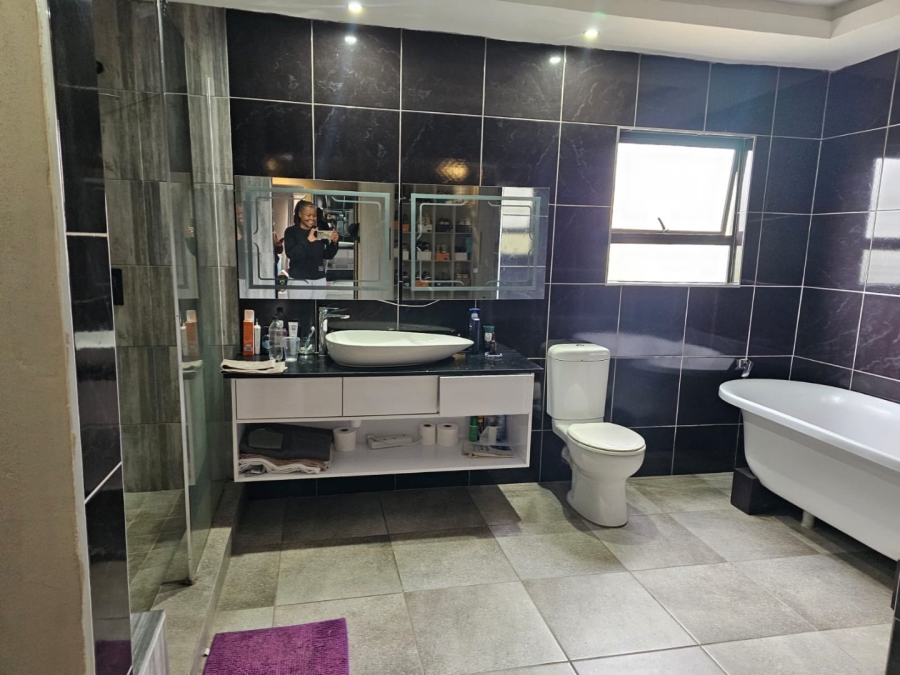 4 Bedroom Property for Sale in Ormonde Gauteng